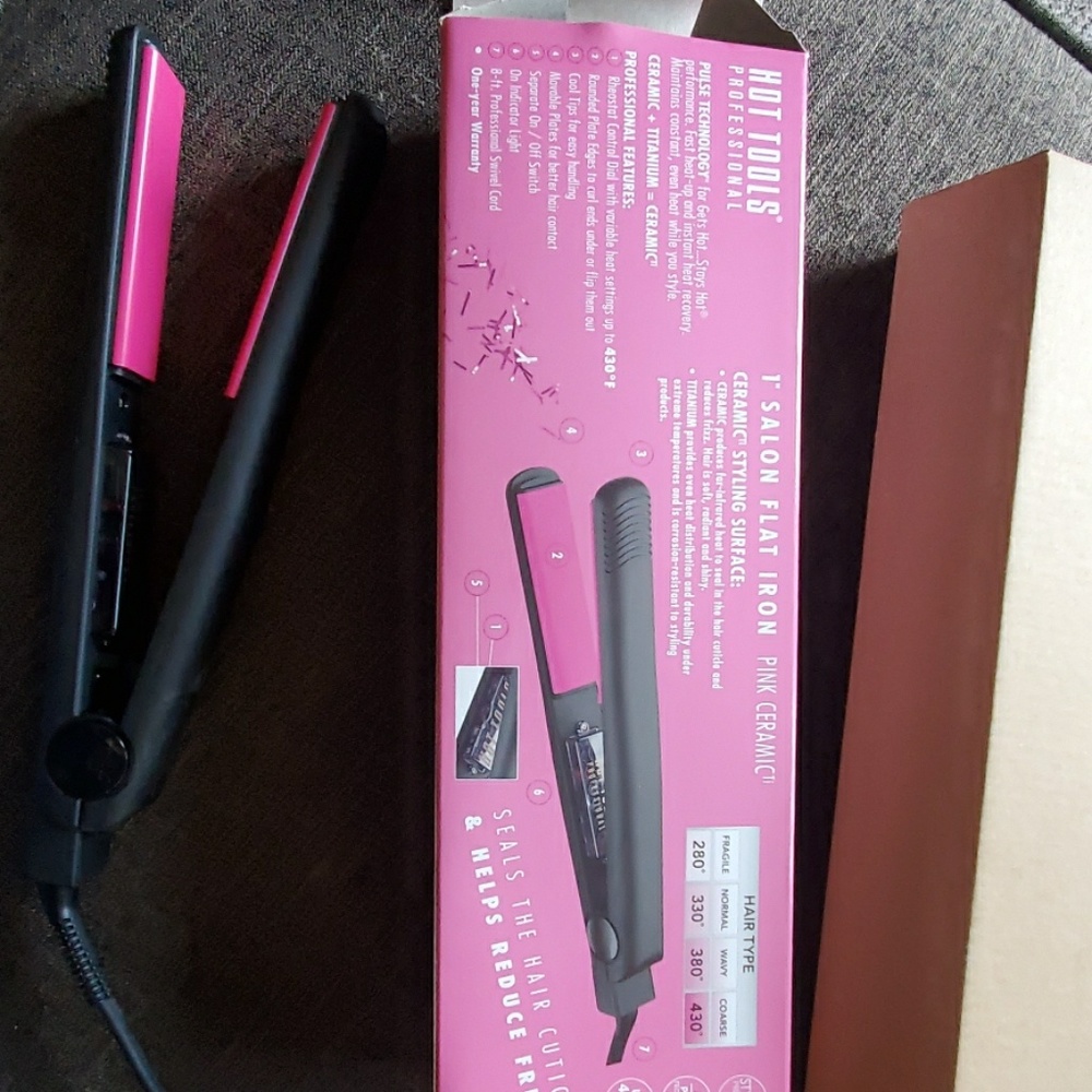 Hot Tools flat iron - Picture 2 of 3